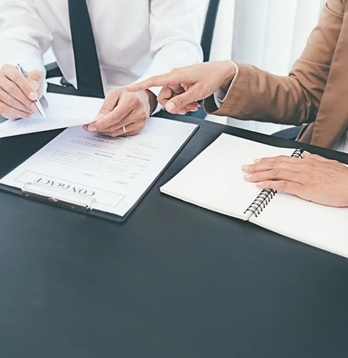 Firma de contratos en áreas de práctica